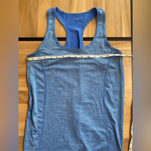 Two medium Danskin tanks‎ - Picture 3 of 9